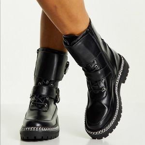 Truffle Collection Lace up boots with chain sole